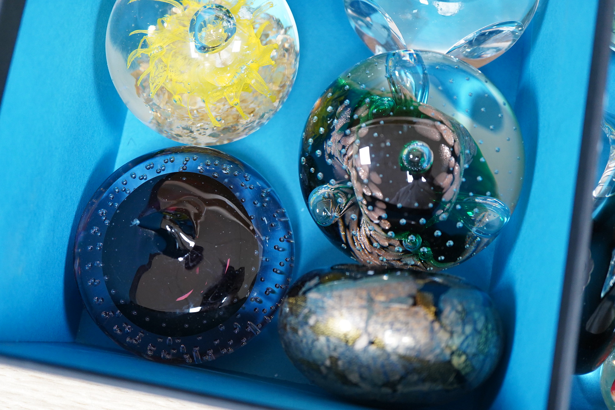 A large collection of 20th century glass paperweights (35)